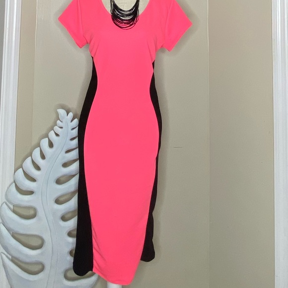 Dresses & Skirts - Pink and Black Color Block Midi Dress Sz 2XL